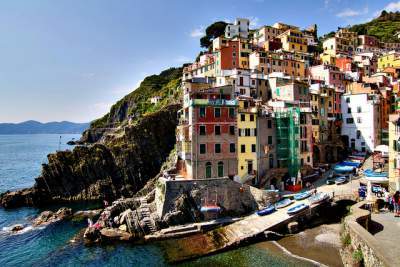 Riomaggiore's houses and harbour